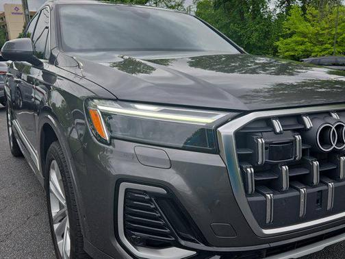 2025 Audi Q7 45 Premium Plus