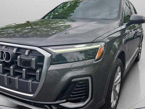 2025 Audi Q7 45 Premium Plus