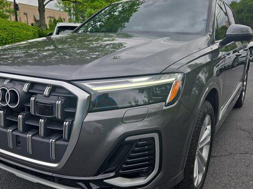 2025 Audi Q7 45 Premium Plus