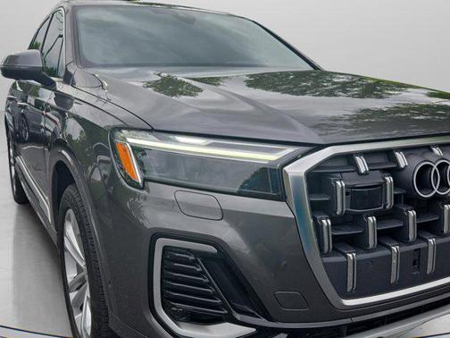 2025 Audi Q7 45 Premium Plus