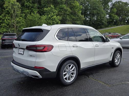 Alpine White 2022 BMW X5 PHEV xDrive45e