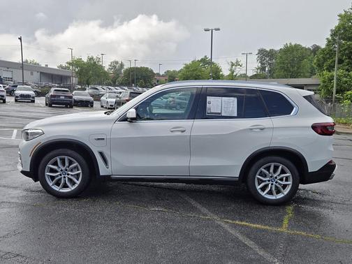 Alpine White 2022 BMW X5 PHEV xDrive45e
