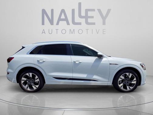 Glacier White Metallic 2023 Audi e-tron Premium Plus quattro