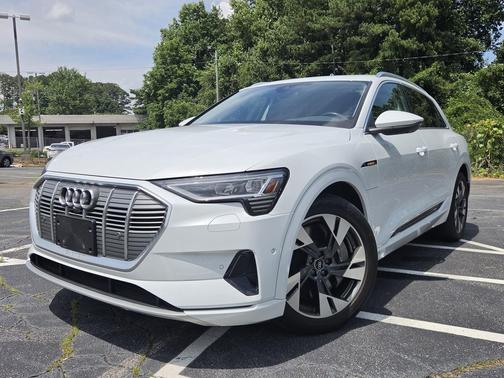 Glacier White Metallic 2023 Audi e-tron Premium Plus quattro