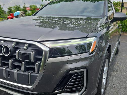 2025 Audi Q7 45 Premium