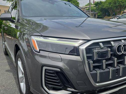 2025 Audi Q7 45 Premium