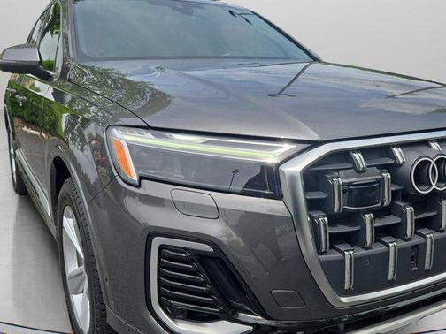 2025 Audi Q7 45 Premium