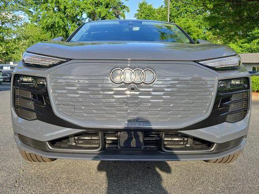 2025 Audi Q6 e-tron Premium Plus quattro