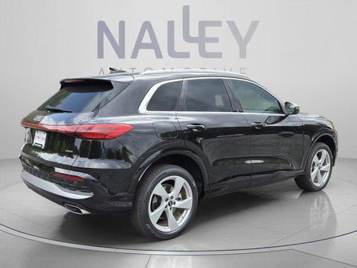 Mythos Black Metallic 2026 Audi Q5 Premium Plus TFSI quattro S tronic