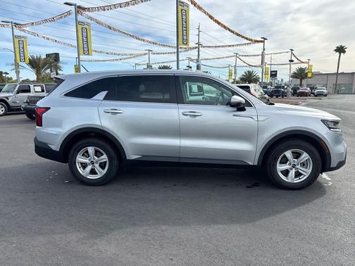 Sparkling Silver 2022 Kia Sorento LX