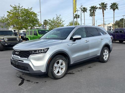Sparkling Silver 2022 Kia Sorento LX