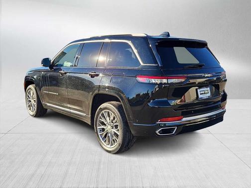 2022 Jeep Grand Cherokee Summit