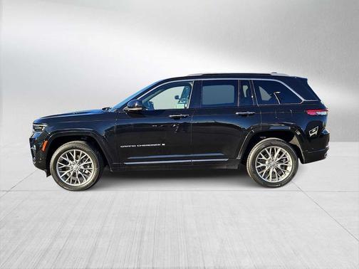 2022 Jeep Grand Cherokee Summit