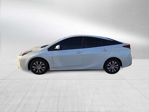 2022 Toyota Prius LE