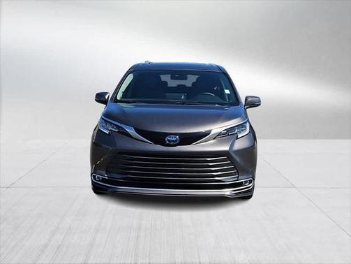 2023 Toyota Sienna Limited 7-Passenger
