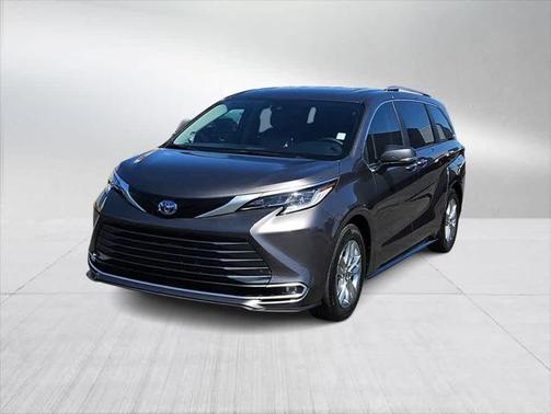 2023 Toyota Sienna Limited 7-Passenger