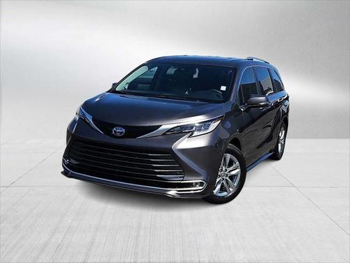 2023 Toyota Sienna Limited 7-Passenger