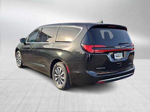 2022 Chrysler Pacifica Hybrid Touring L