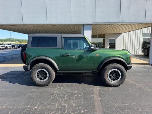 Eruption Green Metallic 2022 Ford Bronco