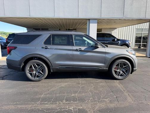 Carbonized Gray Metallic 2026 Ford Explorer ST-Line