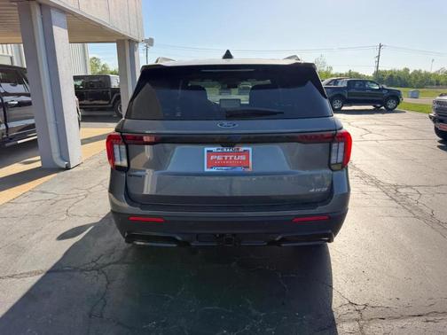 Carbonized Gray Metallic 2026 Ford Explorer ST-Line