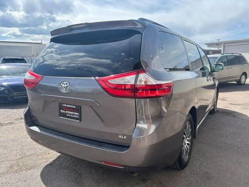 2018 Toyota Sienna XLE