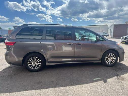 2018 Toyota Sienna XLE