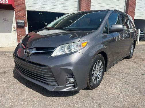 2018 Toyota Sienna XLE