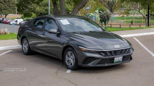 2024 Hyundai ELANTRA SE