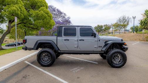 2020 Jeep Gladiator Sport