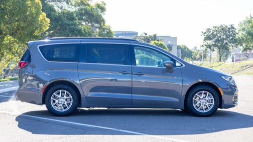 2022 Chrysler Pacifica Touring-L