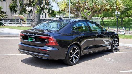 2024 Volvo S60 B5 Core Dark Theme