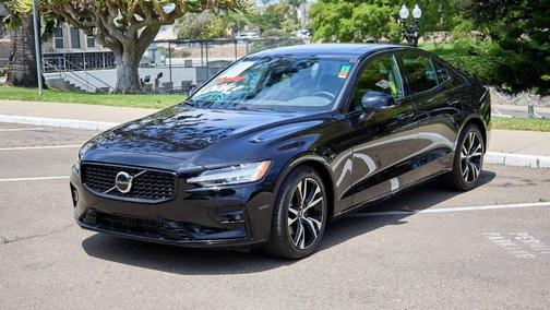 2024 Volvo S60 B5 Core Dark Theme