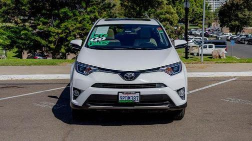 Super White 2018 Toyota RAV4 XLE