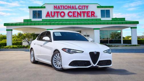 Alfa White 2023 Alfa Romeo Giulia Base