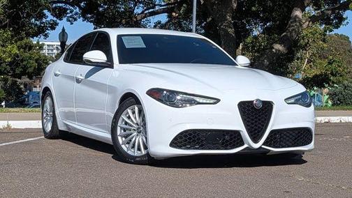 Alfa White 2023 Alfa Romeo Giulia Base