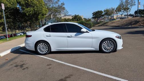 Alfa White 2023 Alfa Romeo Giulia Base