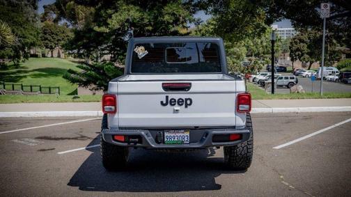 2023 Jeep Gladiator Sport