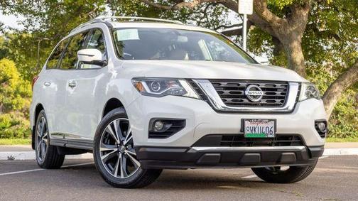 White 2020 Nissan Pathfinder Platinum