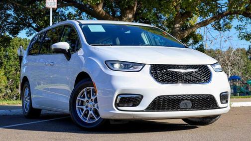 2023 Chrysler Pacifica Touring-L