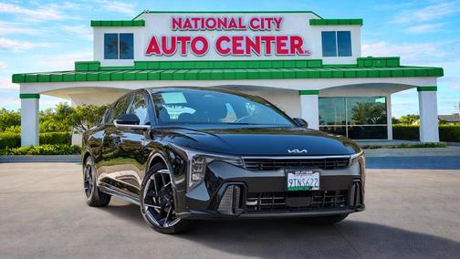 Aurora Black Pearl 2025 Kia K4 GT-Line