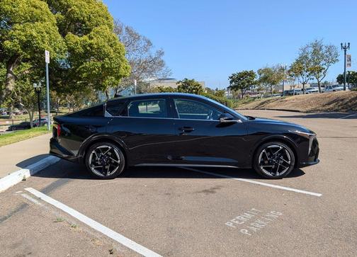 Aurora Black Pearl 2025 Kia K4 GT-Line