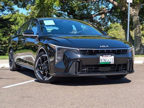 Aurora Black Pearl 2025 Kia K4 GT-Line