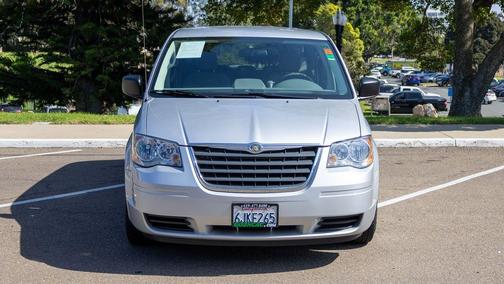2009 Chrysler Town & Country LX