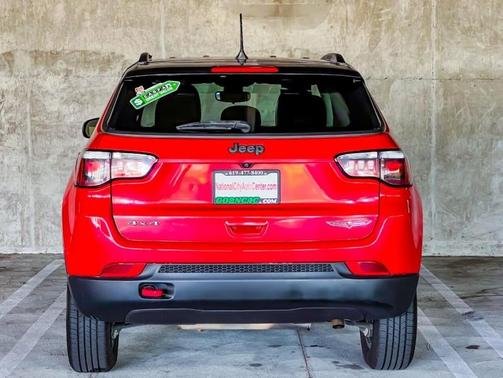Photo 5 of 46 of 2019 Jeep Compass Trailhawk