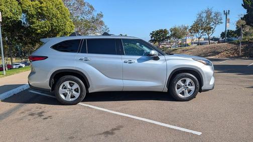 Celestial Silver Metallic 2022 Toyota Highlander LE