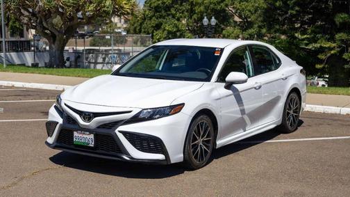2022 Toyota Camry SE