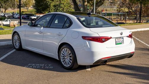 2022 Alfa Romeo Giulia Base