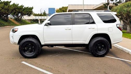 Super White 2019 Toyota 4Runner SR5