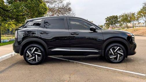Super Black 2025 Nissan Kicks SV